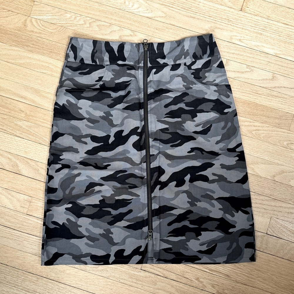 Smoking Lily Greytone Camo skirt